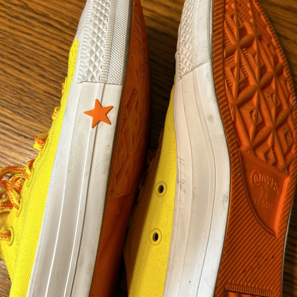 Excellent Condition! Converse 7.5 All Stars - Picture 10 of 12